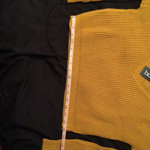 ❗️FIRM PRICE❗️Mustard Cropped Sweater w/ V-Neck - Picture 6 of 8